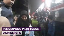 Gangguan KRL Tujuan Rangkasbitung, Penumpang Pilih Turun dari Kereta