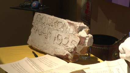 Pays-Bas: une capsule temporelle centenaire retrouvée sous la statue d'un roi