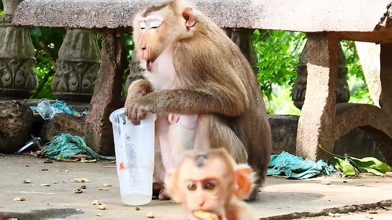 Poorest Sacky Hungry Ice Juice With Mom, But Sasha Mom Ignore With Him (720p_25fps_H264-192kbit_AAC)