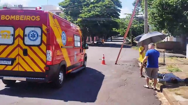 Trabalhador recebe descarga elétrica enquanto mexia na rede de fibra ótica em Umuarama