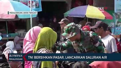 TNI Bersihkan Pasar Doro, Cegah Penyakit di Musim Hujan