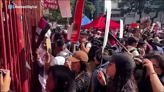 Taurinos y antitaurinos se efrentan en el regreso de los Toros en México