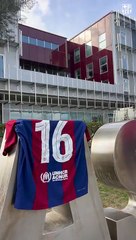 Fermín López luce su nuevo dorsal con el primer equipo del Barça