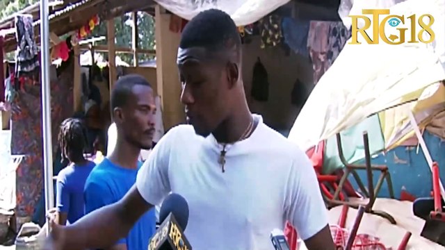 Plizyè santèn Fanmi ki kouri kite zòn kafou fèy pou vyolans gwoup ame mande sipò otorite yo.