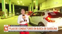 filas de conductores en busca de gasolina