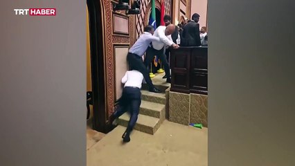 Maldivler'de kabine kavgası: Milletvekilleri arasında arbede çıktı