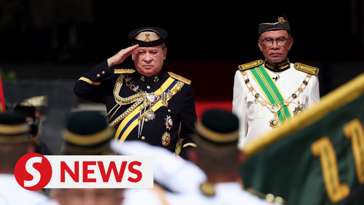 Sultan Ibrahim arrives at Istana Negara, welcom...