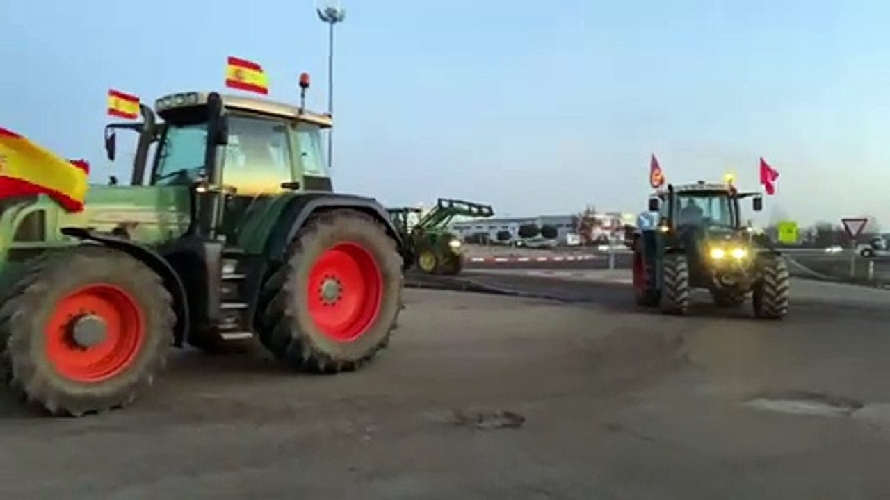 Los tractores salen a la carretera