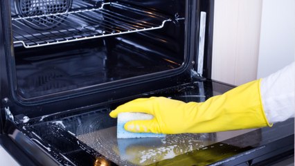 Putzhack Backofen reinigen mit Zitrone? Finger weg!