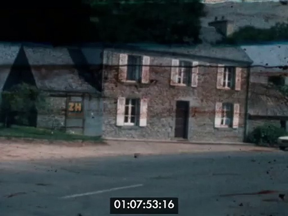 Roué Francis-Plouzévédé-Saïc ar Born avec des béquilles