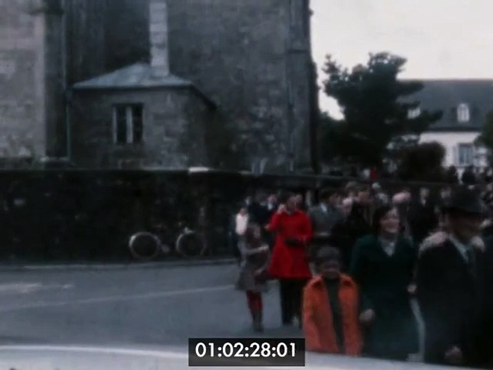 Roué Francis-Plouzévédé-Sortie d'église 01
