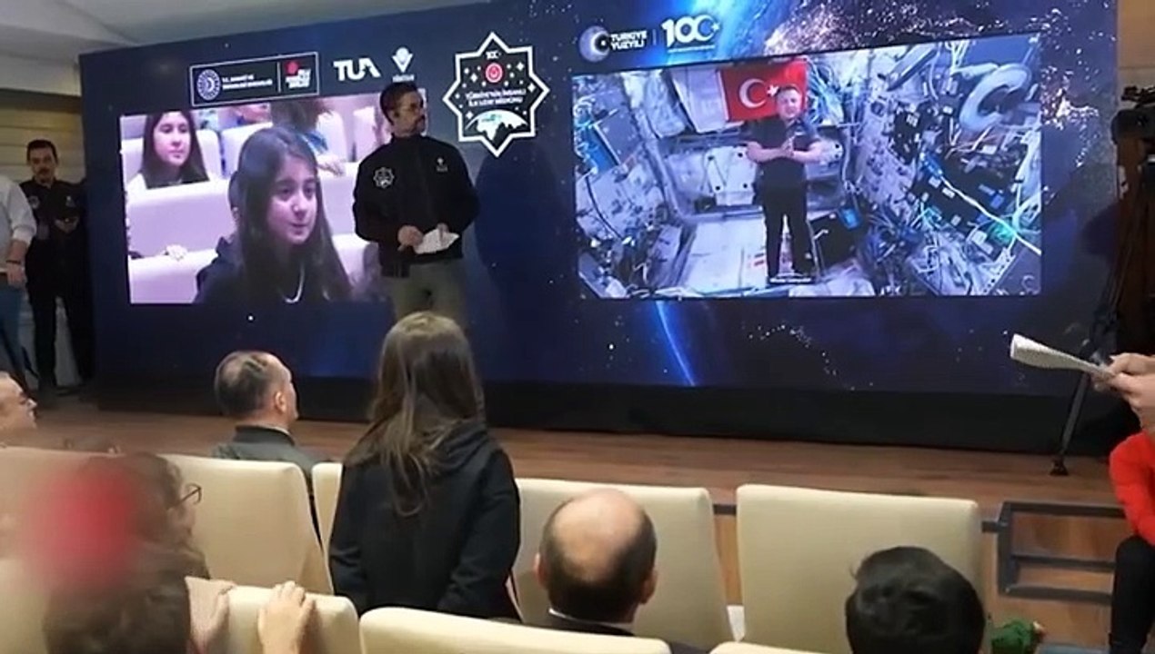 Diyarbakırlı çocuk sordu 'Uzayda nasıl uçuyorsun' Alper Gezeravcı uygulamalı cevap verdi