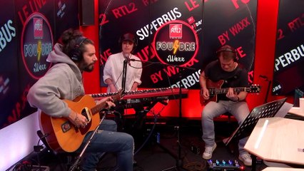 Superbus et Waxx interprètent "Aseptisé" en live dans Foudre