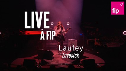 Live à FIP : Laufey en acoustique – Une performance émouvante 🎶
