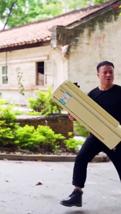 বদমাশ ছেলে কি করলো দেখুন #funnyvideo #shortvideo