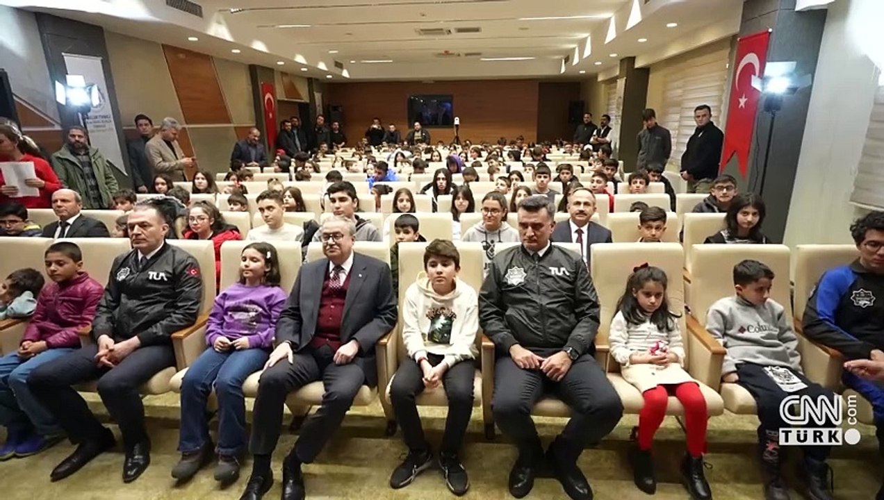 Alper Gezeravcı Diyarbakırlı öğrencilerle konuştu: "Uzaylı gördün mü Alper ağabey?"