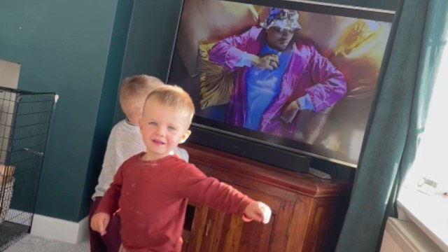 Twin toddlers dancing and singing adorably to a Chris Brown song