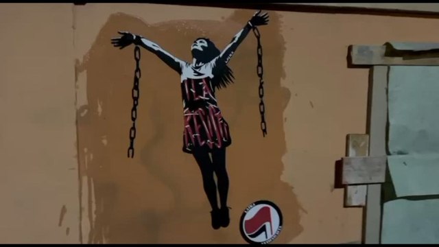 Roma, un murales per Ilaria Salis vicino all'Ambasciata ungherese