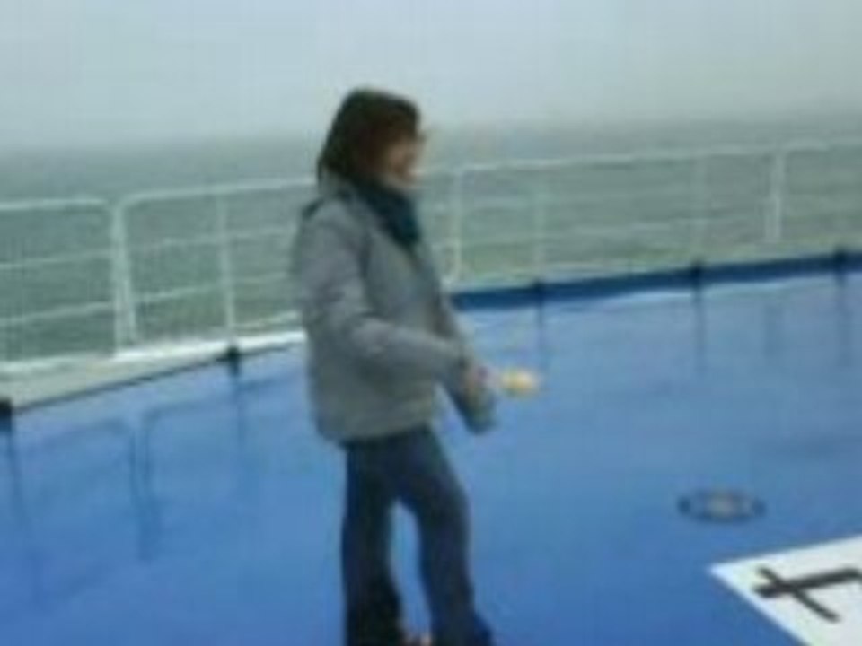 Léa dans un bateau