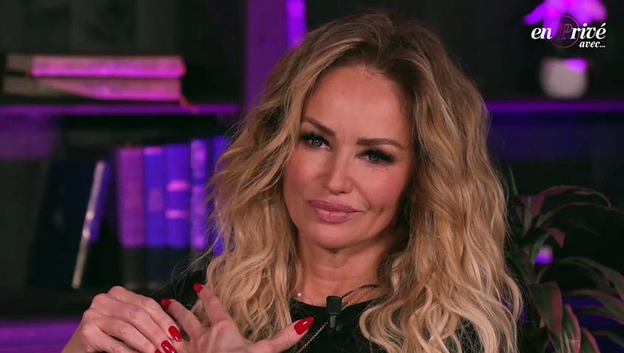 Adriana Karembeu en interview pour le troisième épisode d'"En privé avec", l'émission exclusive de "Purepeople". Elle livre ses conseils pour garder la ligne quand on est gourmand.