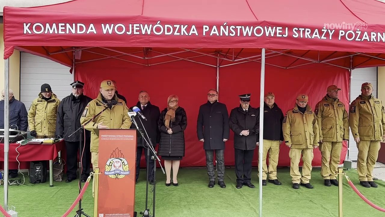 Przekazanie samochodów dla podkarpackich strażaków