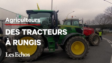 Un convoi de tracteurs est arrivé devant le marché de Rungis