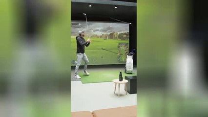 Bayern - L'incroyable coup de Kane sur un simulateur de golf