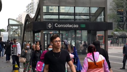 Desemprego no Brasil cai para 7,4%, menor nível em quase 8 anos
