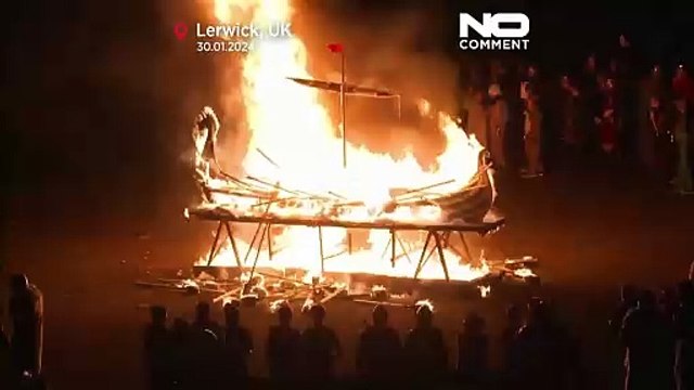 Mais de mil tochas acesas na celebração Viking no Reino Unido