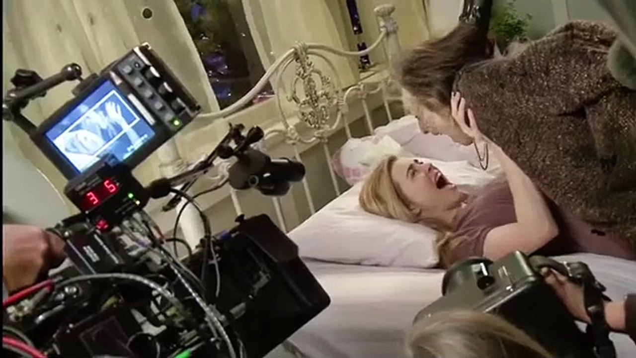 Alison Lohman behind the scenes of Sam Raimi's Drag me To Hell maggot vomit scene (2009)