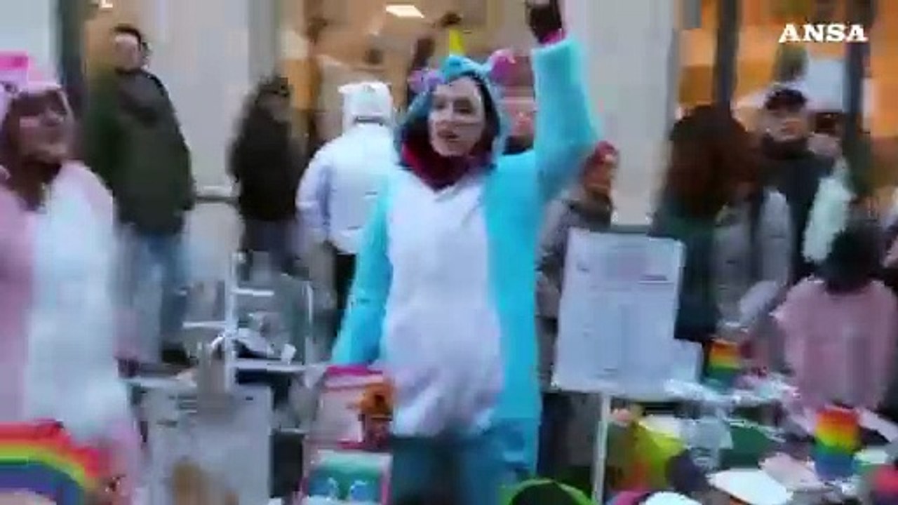 Giorgia Meloni ad Aosta, attiviste intonano 'Bella Ciao'