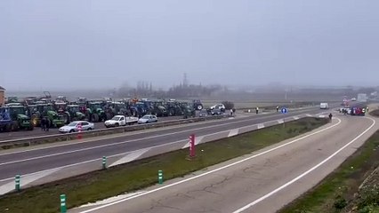 Primera tractorada espontánea en Becerril de Campos.