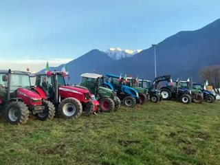 Video herunterladen: La protesta degli agricoltori a Piantedo