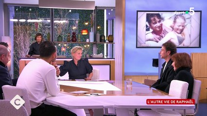 Raphael fait sensation dans 'C à Vous' 🎤