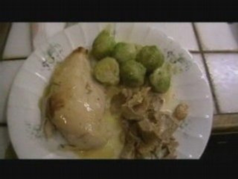 Pintade aux trois fromages, choux de Bruxelles et girolles