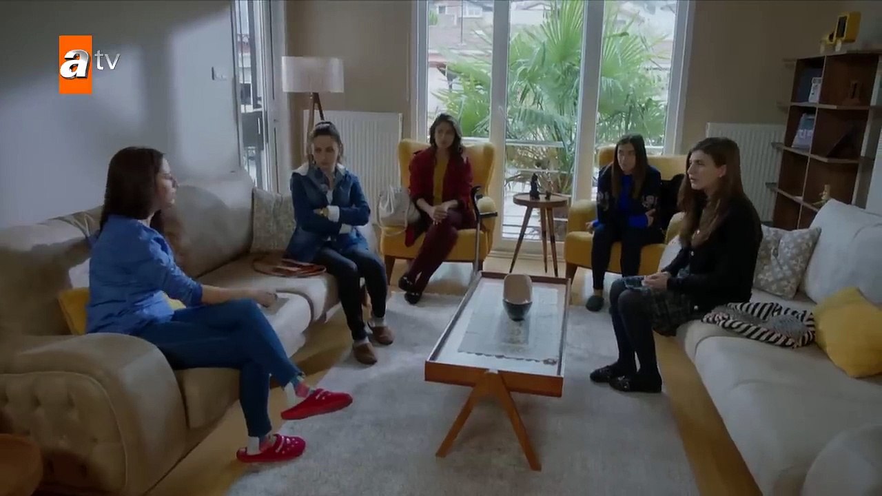 329. Huerfanas (Kirgin Cicekler), en español