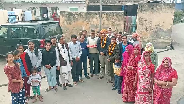 अयोध्या से राम लला की पदयात्रा कर लौटे, ग्रामीणों ने किया स्वागत