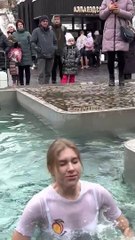 এই শীতে এরা এখানে এসে কেন গোসল করছে? #unknownfacts #shorts