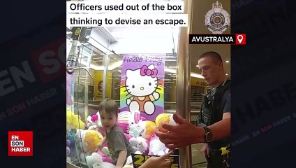Avustralya'da polis, oyuncak makinesinde mahsur kalan çocuğu kurtardı