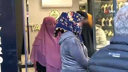 Kuyumcu kadın hırsızları işyerine kilitleyip yakalattı