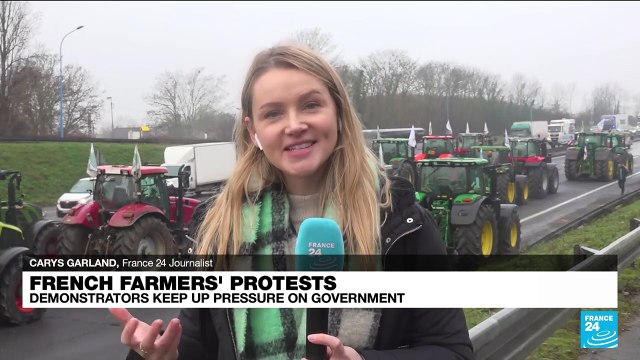 Defiant French farmers stick to barricades