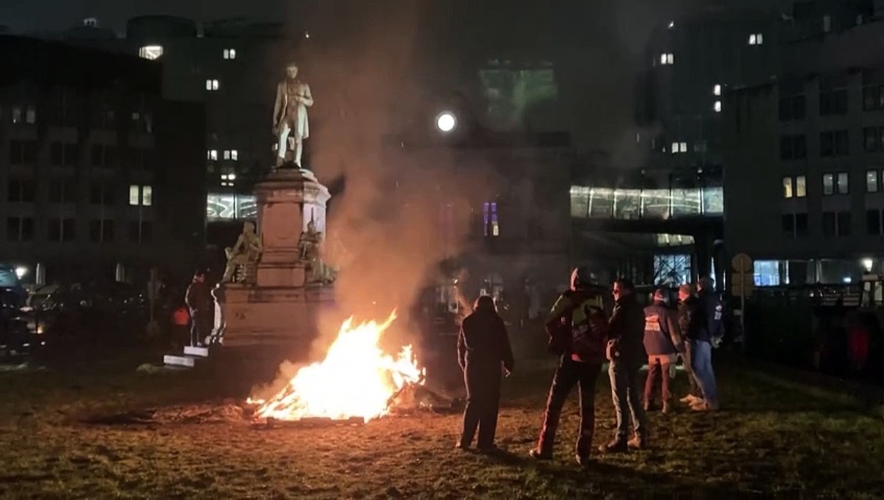 Wütende Bauern blockieren Europaviertel in Brüssel