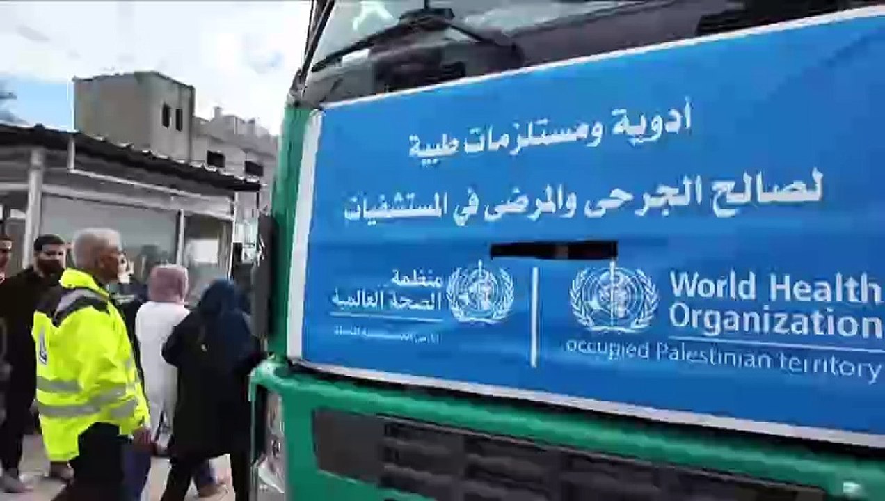L'OMS livre de l'aide médicale à un hôpital de Gaza, la nourriture prise par la population