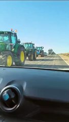 Los tractores toman las calles en Becilla de Valderaduey
