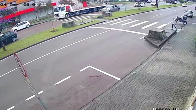 Câmera flagra momento em que idosa é atropelada no Jardim das Américas