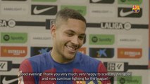 La sonrisa de Vitor Roque tras marcar su primer gol con el Barça