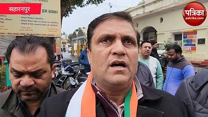 कांग्रेसियों ने कलेक्ट्रेट में लहराया प्रियंका गांधी का झंडा