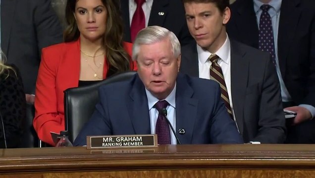 M. Zuckerberg... vous avez du sang sur les mains Le sénateur républicain Lindsey Graham interroge le PDG de Meta, Mark Zuckerberg, lors d'une audience sur la sécurité des enfants sur les réseaux sociaux