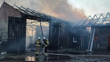 W kilka minut stracili dorobek życia. Pożar strawił dom i miejsce pracy. Pięcioosobowa rodzina potrzebuje pomocy!