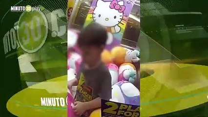 Cómo se metió ahí Así fue el rescate de un niño atrapado en una máquina de peluches
